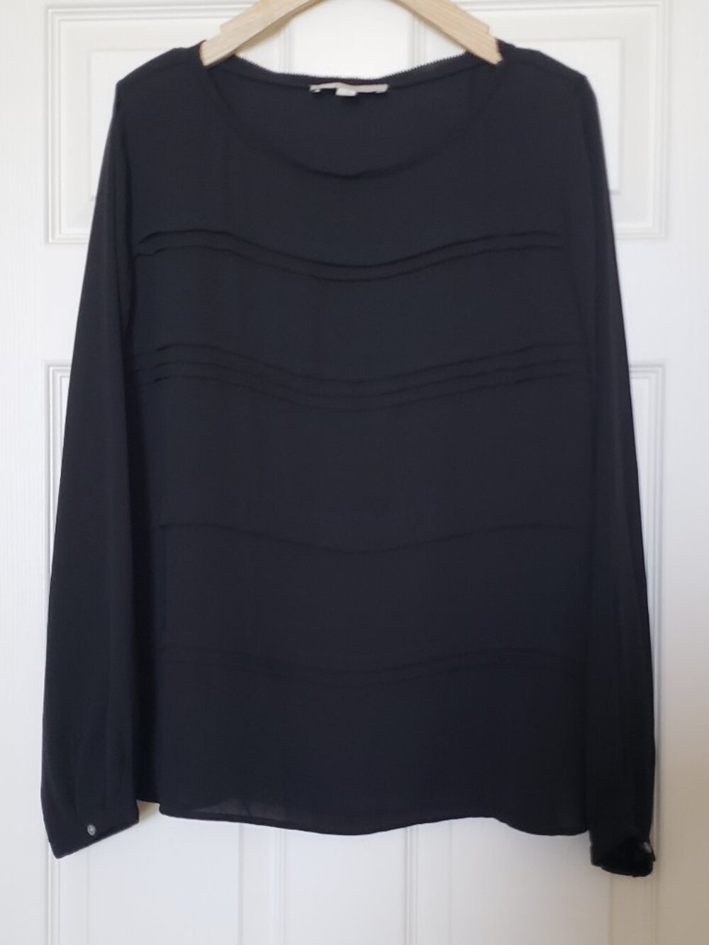 LOFT Women's Black Long Sleeve Blouse w/Button Wrists + Pleating Detail - Size L